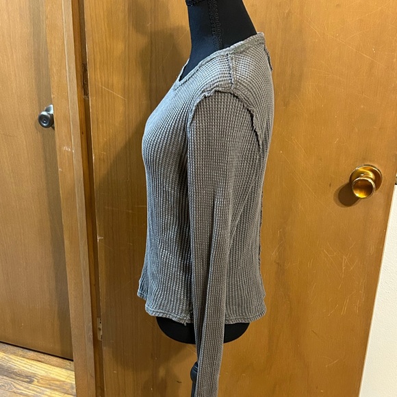 We The Free Waffle Knit Thermal Top Olive Green Raw Hem Long Sleeve Size Large - Picture 3 of 7